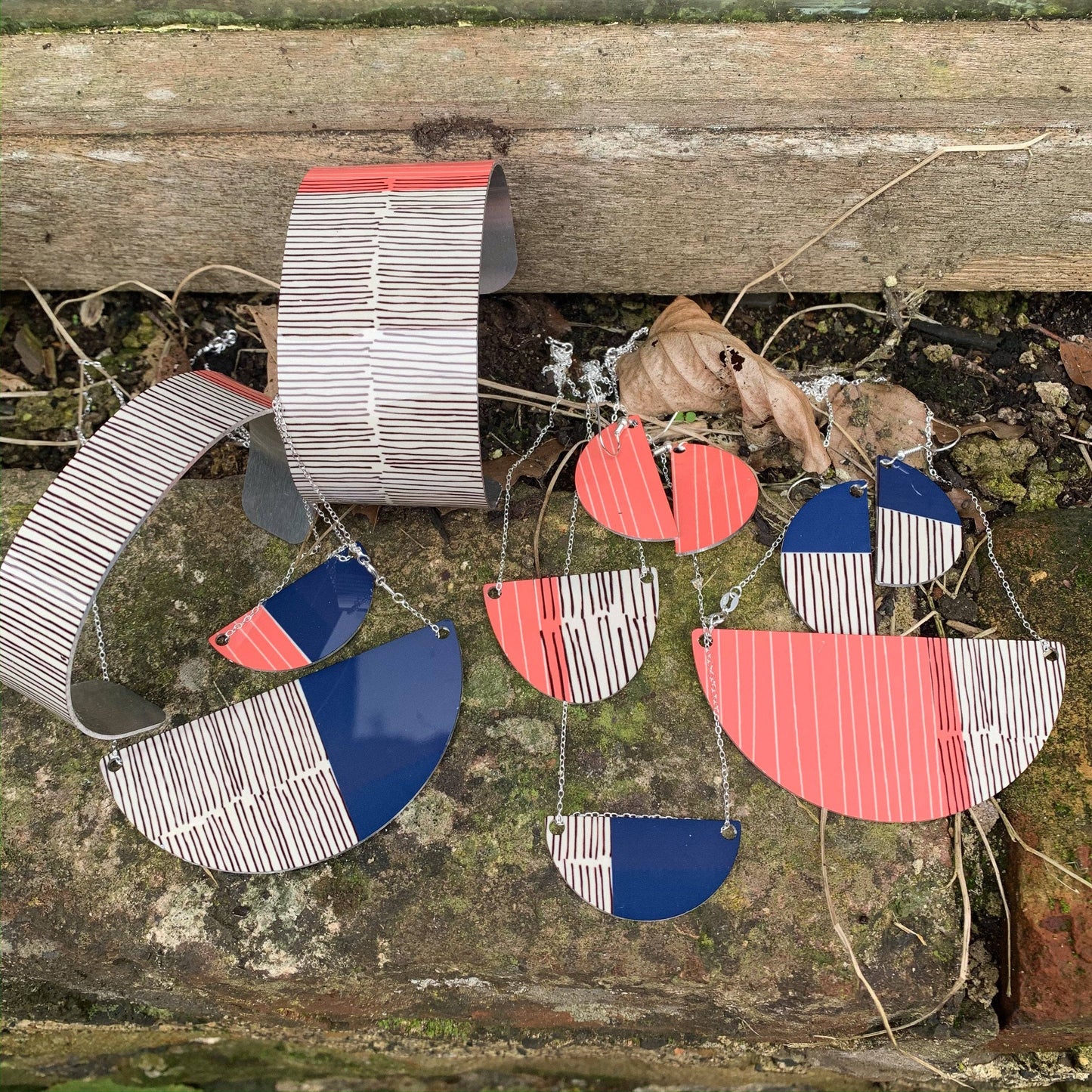 Peony Arc Drop Earrings (Navy)