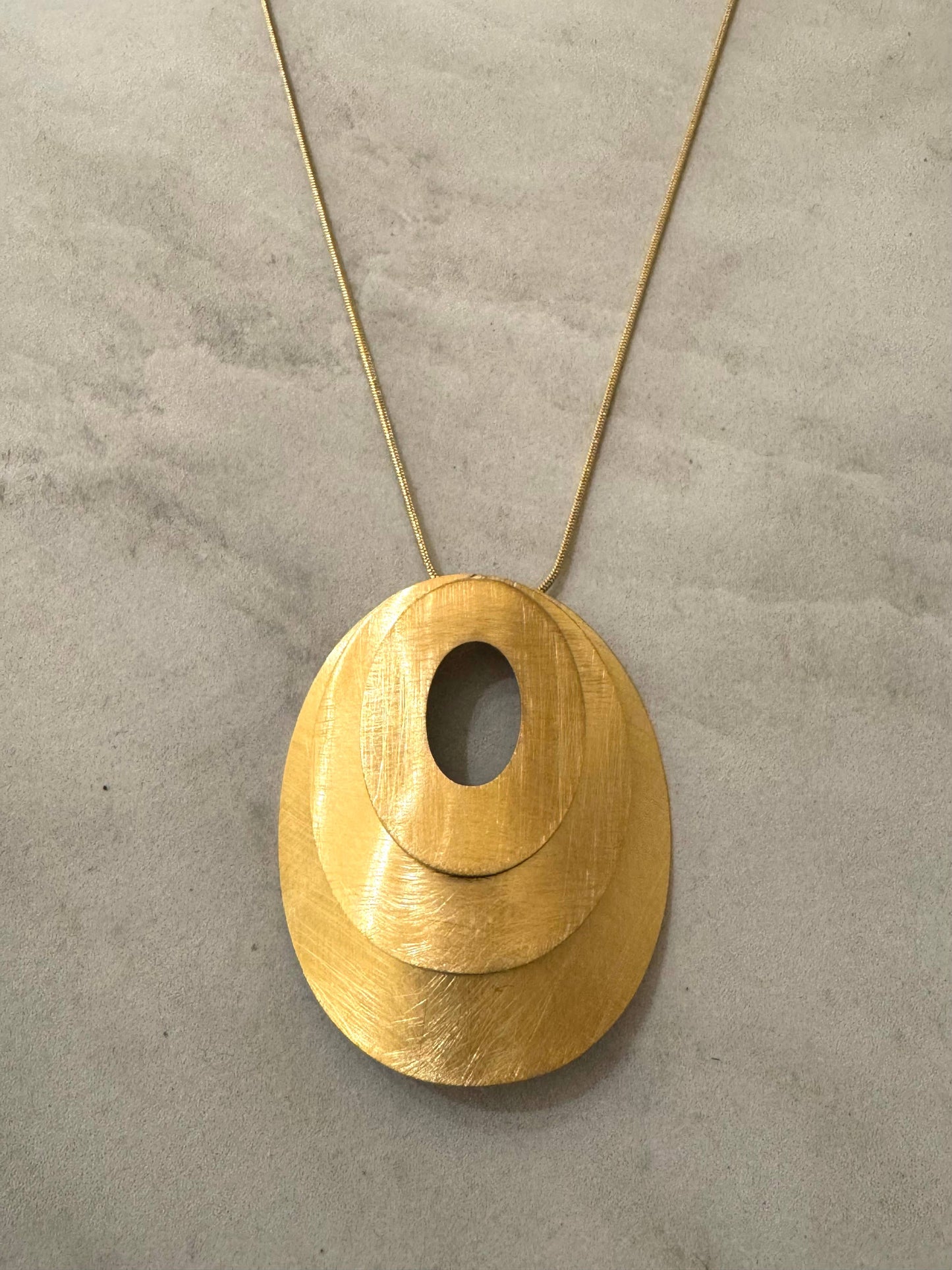 Kinny Matte Gold Long Geometric Necklace – Atelier Modernista