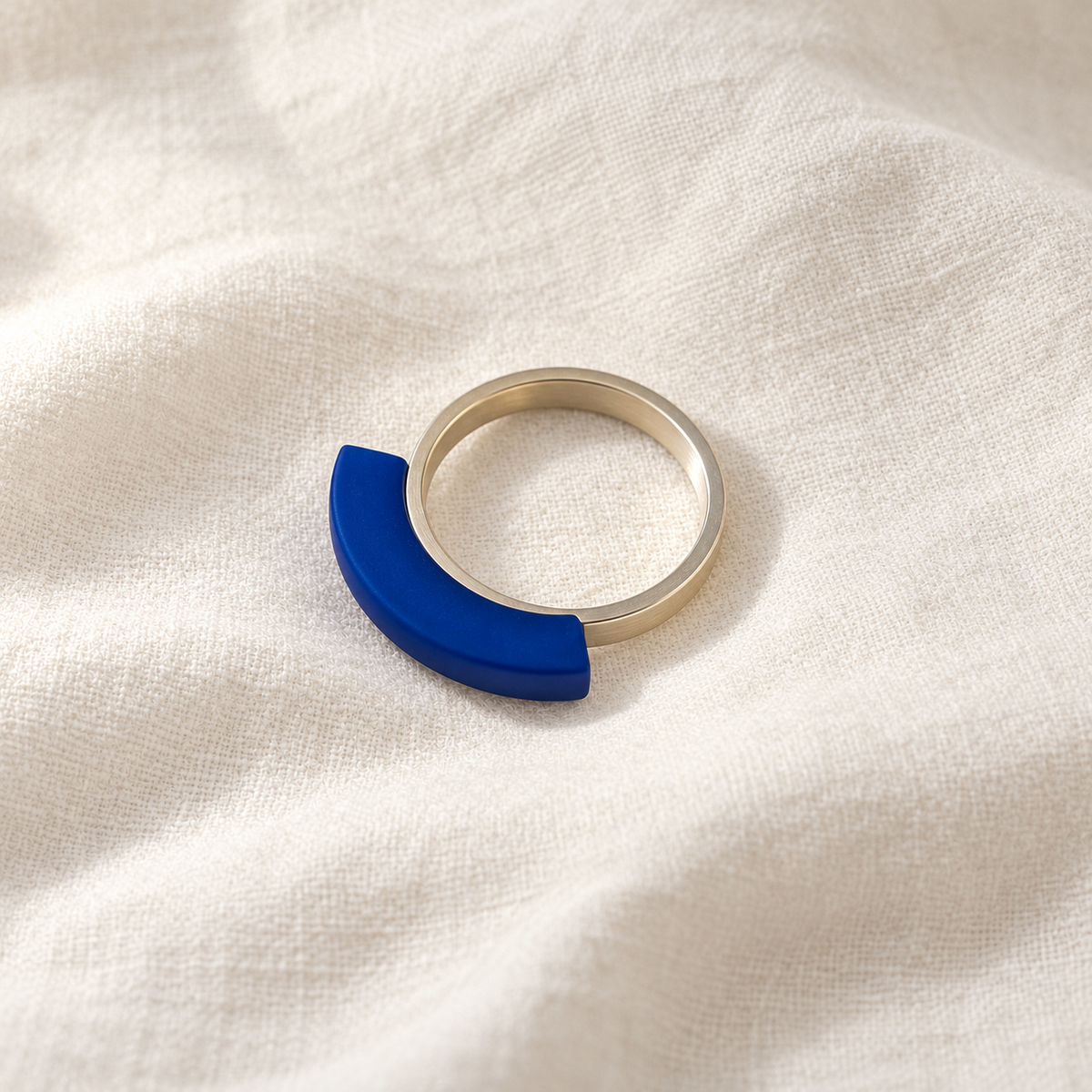 Minimalista Cobalt ARC Ring