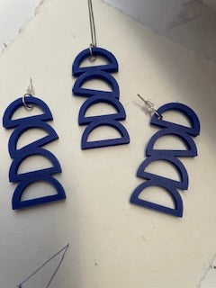 Dark Blue Arc Necklace