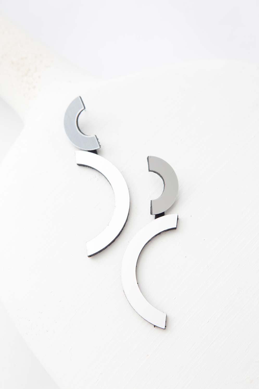Iskin Mies Double Arc Earrings - Silver – Suede 1 – Atelier Modernista