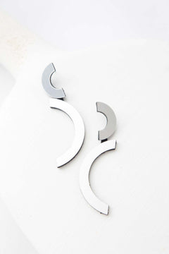 Iskin Mies Double Arc Earrings - Silver – Suede 1 – Atelier Modernista