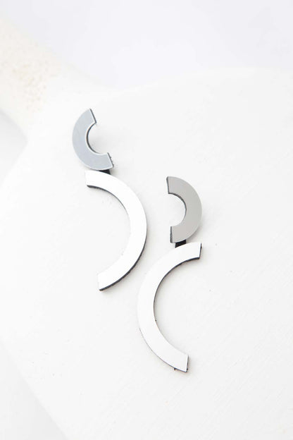 Iskin Mies Double Arc Earrings - Silver – Suede 1 – Atelier Modernista