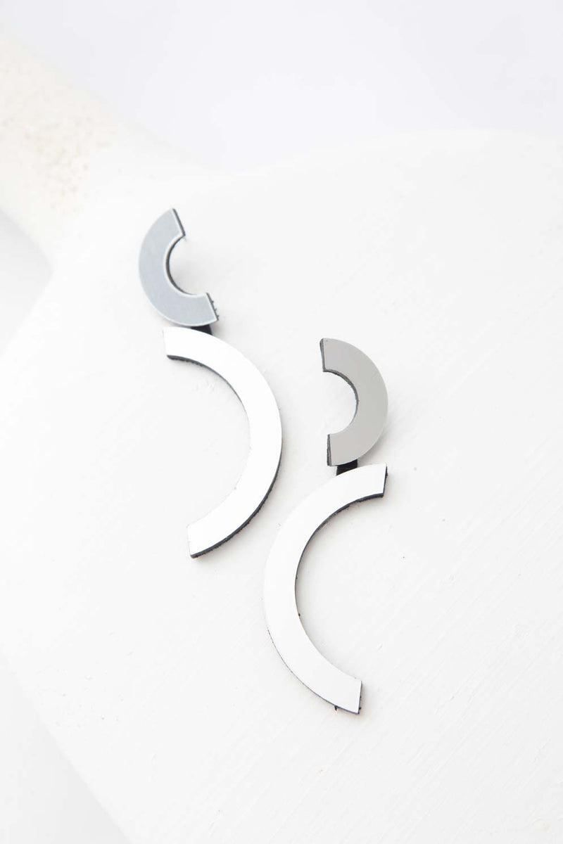 Iskin Mies Double Arc Earrings - Silver – Suede 1 – Atelier Modernista