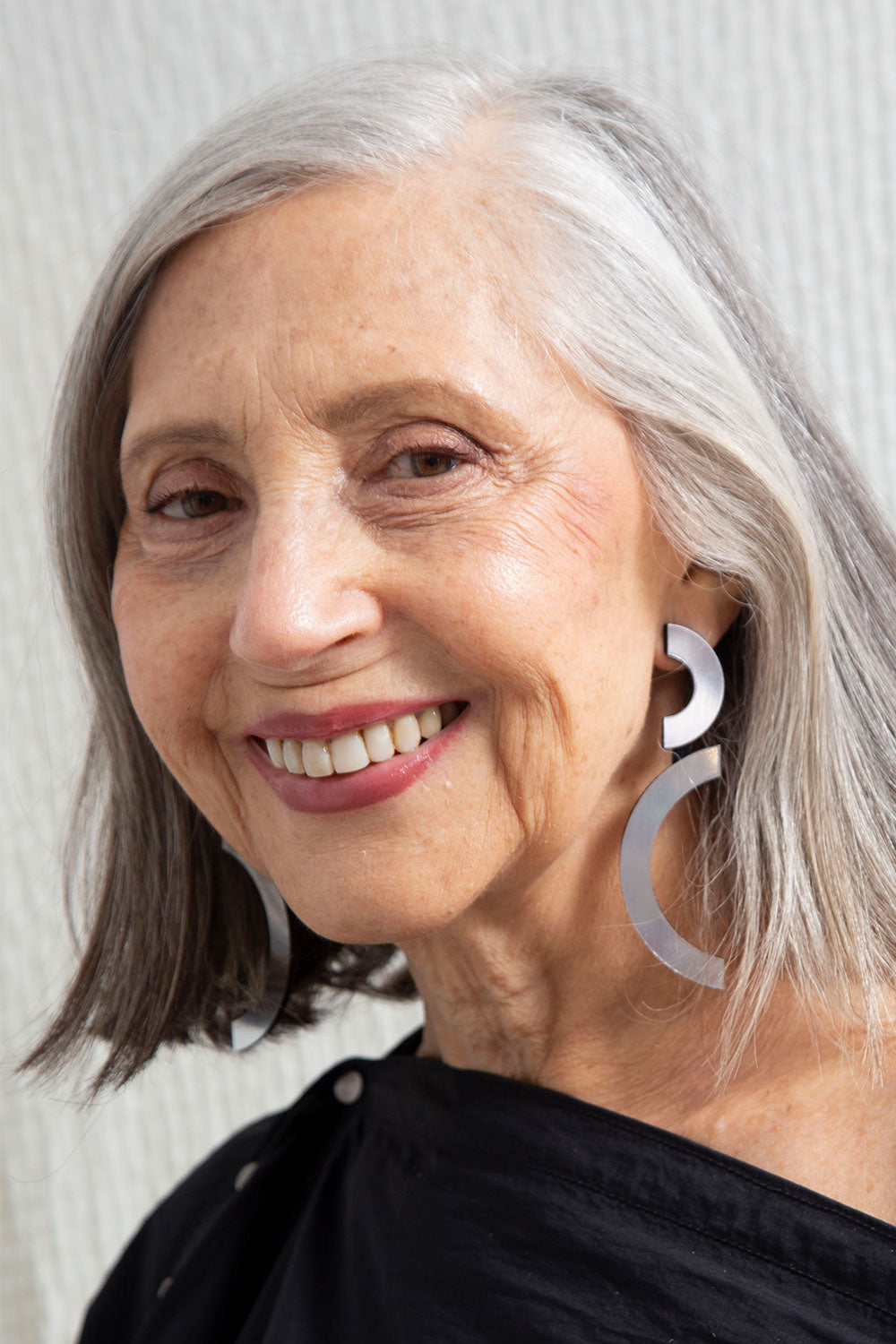 Iskin Mies Double Arc Earrings - Silver – Suede 1 – Atelier Modernista