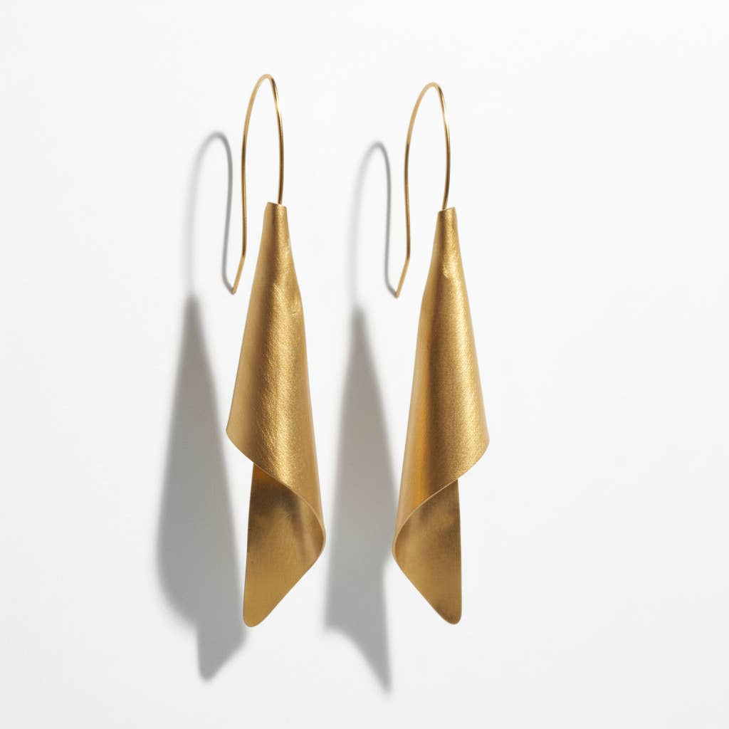 Seren Brushed Gold Stainless Steel Earrings – Earring – Atelier Modernista